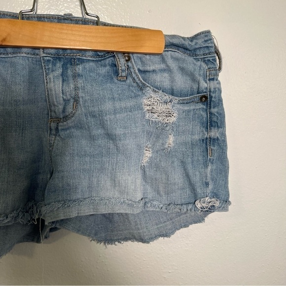 Bullhead Denim Cut Off Shorts Light Wash Distressed - Picture 3 of 10